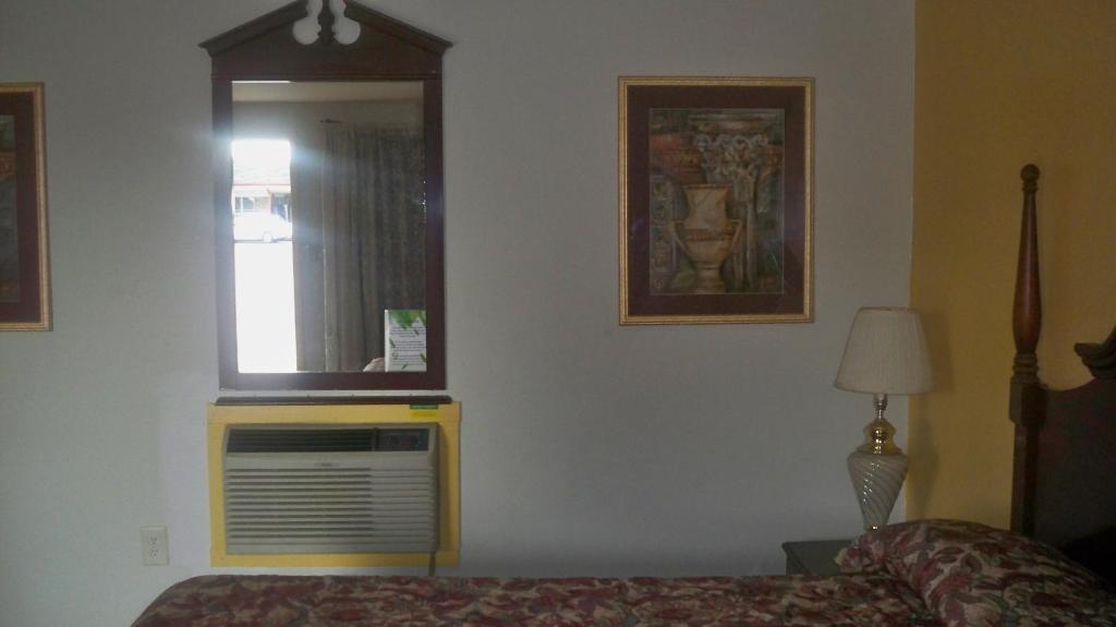 Catalina Airport Motel エイボン エクステリア 写真