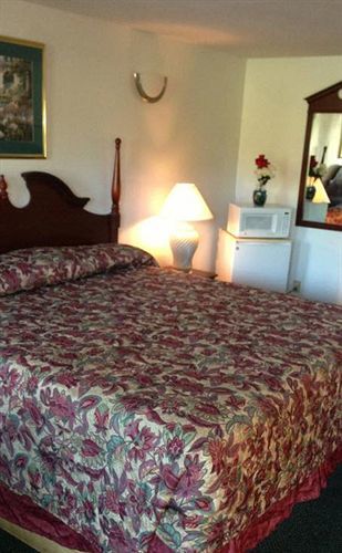 Catalina Airport Motel エイボン エクステリア 写真